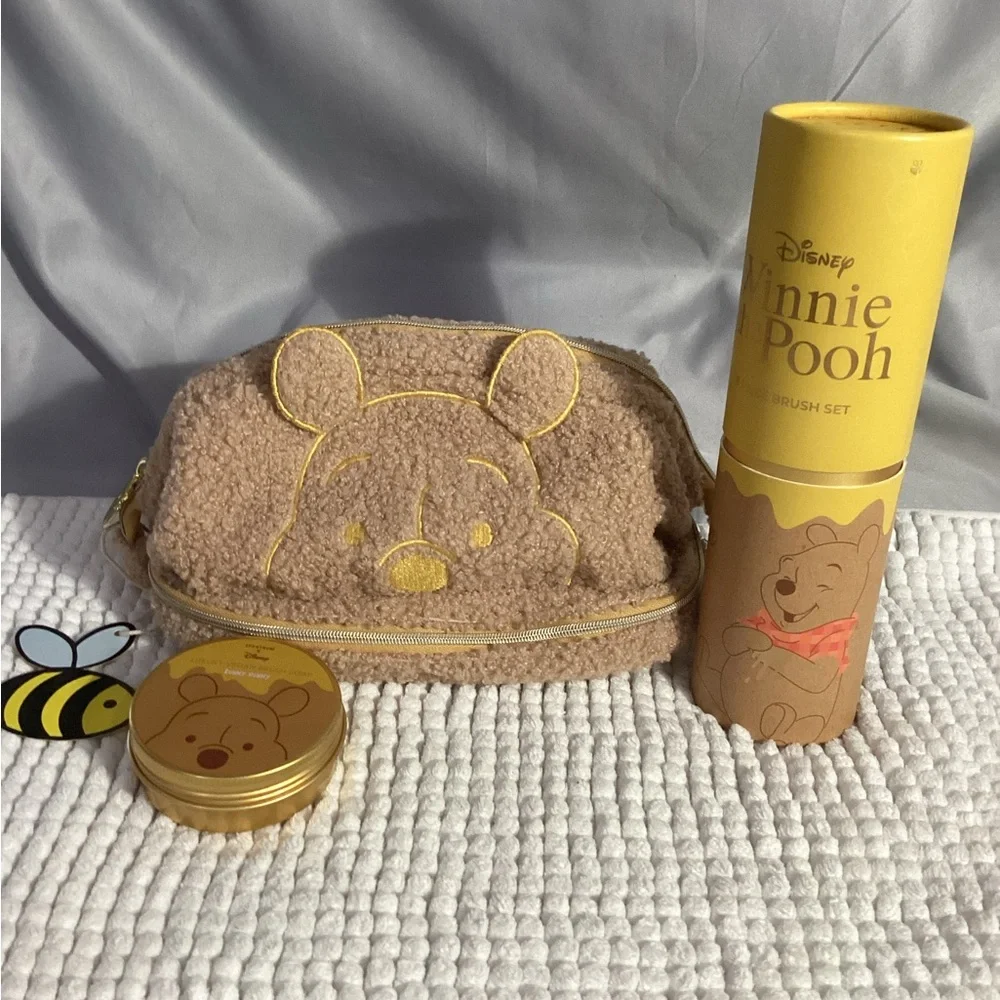 SPECTRUM Limit Ed Disney Winnie The Pooh Fuzzy Makeup Bag, Brush Set & Cleaner